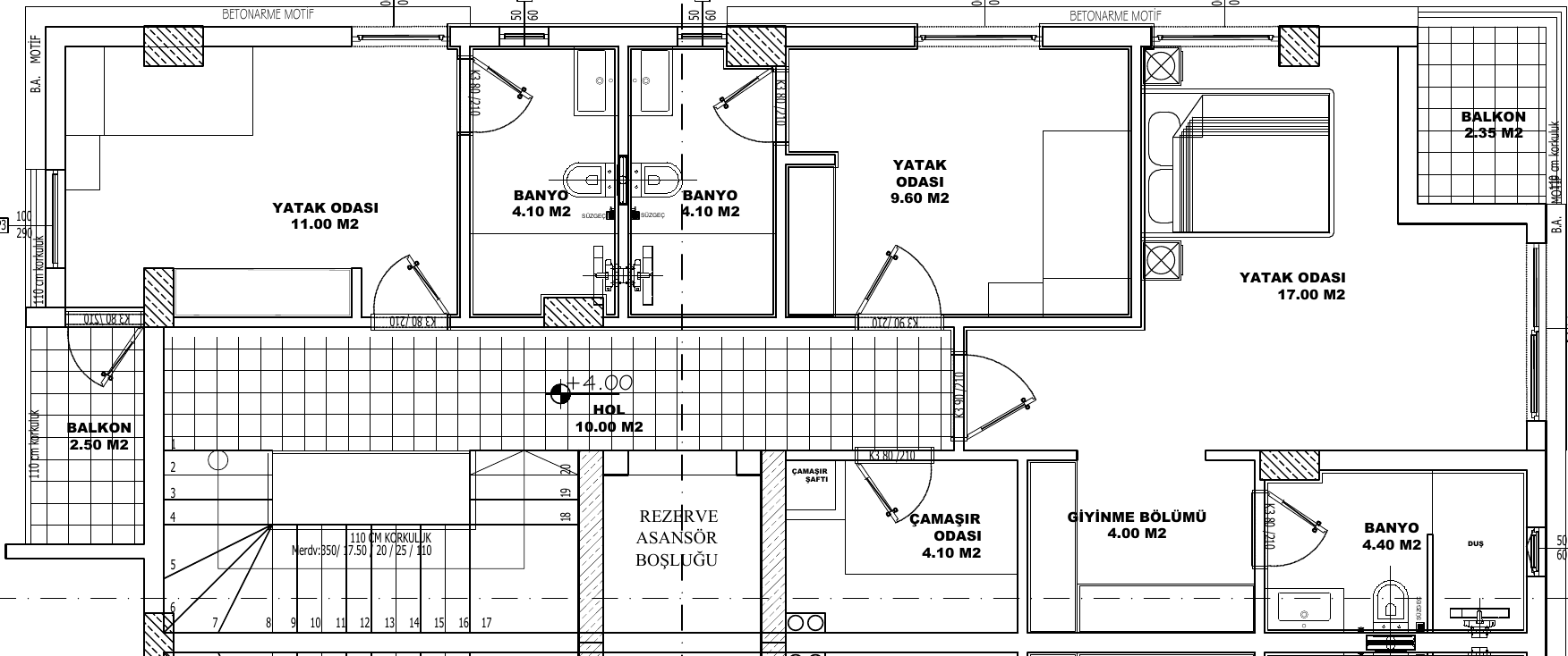 1. kat planı: üç yatak odası, üç banyo, giyinme bölümü, çamaşır odası, hol, merdiven, asansör boşluğu ve iki balkon